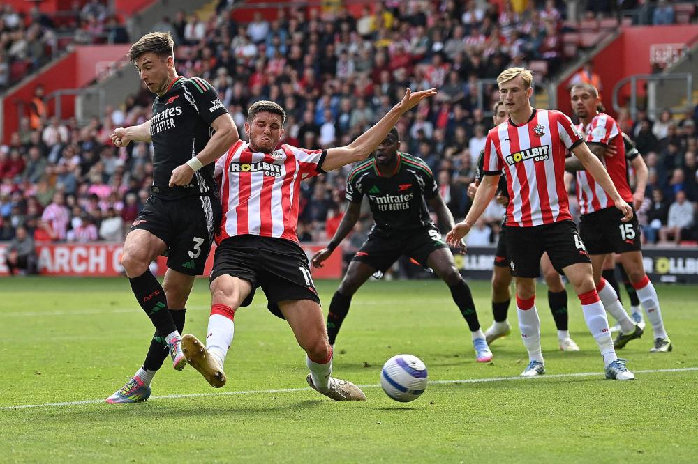 曼联后防连连犯错饱受批评